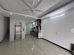 siêu phẩm nhà long biên - thang máy sịn sò - 6 tầng mới kính coong - ngõ thông di chuyển thuận tiện