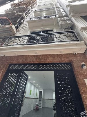 bán toà nhà chdv phú diễn 7t thang máy 10m ra mặt phố doanh thu 90tr :80m*7t*4,5mt :20,5 tỷ có tl