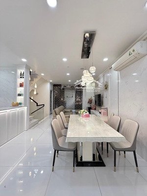 góc sân vườn mega ruby khang điền - 14x11m = 156m2 - khu compound an ninh bảo vệ 24/7 - full nt
