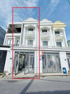 chính chủ cần bán nhà 1 trệt 2 lầu mt đường bùi thị cội. sát dt743b.dt 82,7m. 3pn, 4wc.