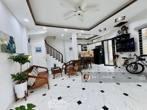 bán nhà đẹp 5 tầng phố thanh nhàn 45m, 4 phòng ngủ, gần hồ, ngõ thông, giá chỉ 7.5 tỷ, ở ngay