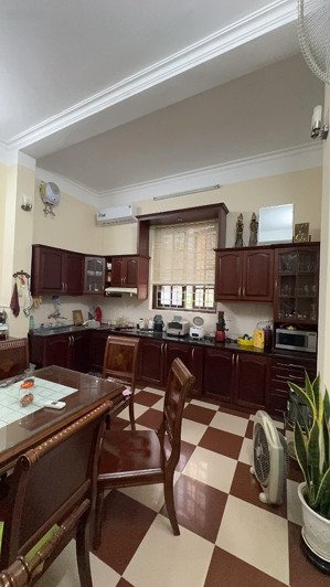 bán nhà ngõ12 nguyễn văn huyên .dt :60m2 , 4 tầng ,mt : 4,7m 21 tỷ cầu giấy