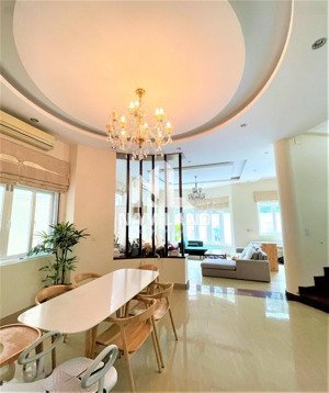 cho thuê biệt thự sân vườn hồ bơi đẳng cấp riêng tư giữa lòng thành phố 5pn giá 89tr