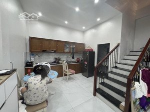 chính chủ gửi bán nhà 3 tầng 45m2 còn mới 95% tại tt.đông anh - ô tô đỗ cửa- vào nhà