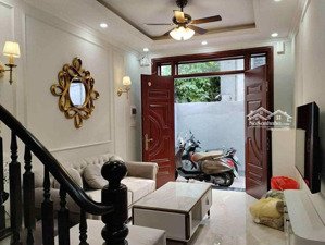 nhà phân lô tt tăng thiết giáp, phạm văn nghị, dt 35/40 m2, 5t, mt 3,5m, giá chào hơn 9 tỷ