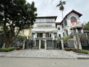 bán biệt thự đỗ đức dục, gần ks mariot, phố trung tâm vip nhất phường từ liêm mới