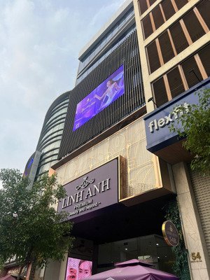 vừa xuống giá 4 tỷ. mt ngay nguyễn đình chiểu, quận 3. dt: 11m (nở hậu) x 20m (198m2). chỉ 46 tỷ