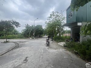 bán gấp lô đất tái định cư liên ninh ô tô tránh ,phân lô ,vỉa hè giá 5.7 tỷ