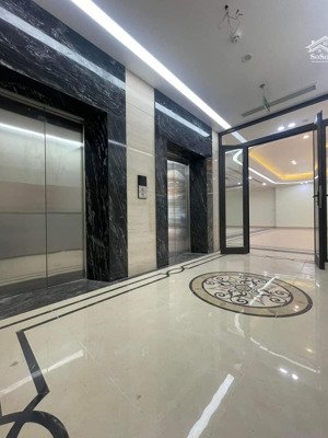 bán tòa building võng thị, 300m2 mt 15m, tiếp giáp 3 quận trung tâm cực hiếm