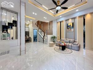 5.5 X10 4TẦNG 4PN NGAY P11 GV NHỈNH 5TỶ