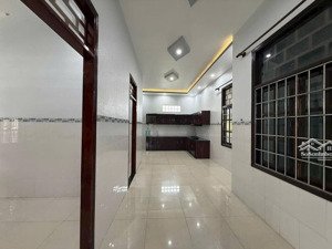 chủ bán nhà 2pn hẻm 17 đường oto p4 tp tân an dt 11x18m giá 3,2 tỷ tlcc. lh kim long