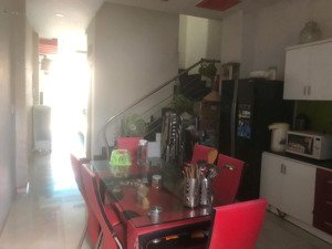 gia đình bán căn nhà 1 trệt 2 lầu đường 8, linh xuân đối diện sân banh bọng dầu