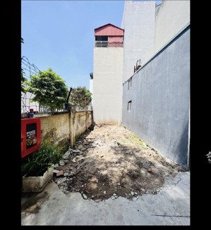 bán đất ngõ 572 ngọc thụy trong đê. 40m x 4m vuông đét chỉ 6 tỷ 4 còn tl. lh 