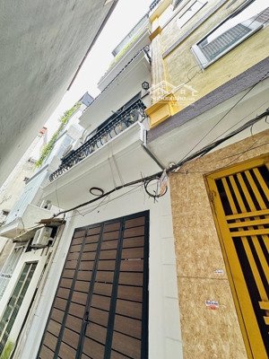 bán nhà trương định 28m2 x5t chỉ 4.5 tỷ nhà đẹp - chỉ hơn 10m ra mặt ngõ oto, khu vực full tiện ích