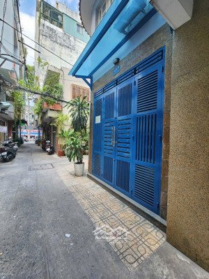 nhà gần mặt tiền đường - hẻm đối diện chè ý phương -thoáng, thông 3 đường - vip q10