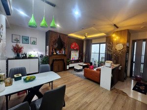em giang cần chuyển nhượng căn hộ 3n tầng trung, nhà full đồ đẹp, sẵn sổ tòa k2. liên hệ 