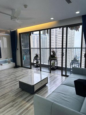 anh trai em cần bán gấp căn hộ dualkey 140m2 tầng 32, ban công đn cực thoáng, nhà full đồ sẵn sổ