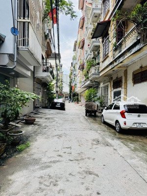 bán nhà tân mai - nguyễn chính căn góc - 6 pngủ - ô tô đỗ cửa vào nhà - thoáng sáng - sân vườn xanh