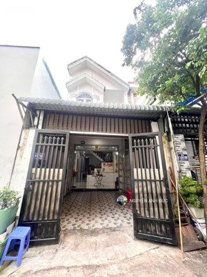 nhà đẹp chỉ 3.79 tỉ - 4.4*20 3 tầng chỉ 3.79 tỉ - p. tân đông hiệp.tp.hcm. khu vực tiện di chuyển.