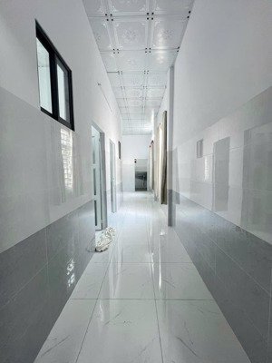 cho thuê nhà gần ubnd phú lợi 2phòng ngủ sân ô tô 7 chổ sẵn máy lạnh - nhà mới