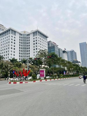 tt ba đình -mặt ngõ thông -ô tô vào nhà -2 mặt thoáng- kinh doanh- full nội thất - dân xây.