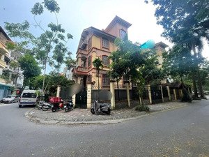 bán biệt thự trung yên,lô góc mặt tiền 30m-vị trí đắc địa,vỉa hè rộng,dt215m 5 tầng-giá 117.8 tỷ