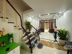 nhà đẹp dân xây phố vũ hữu , 30m ra mặt phố lê văn lương. mặt ngõ ô tô tránh . 54m . 19,8 tỷ