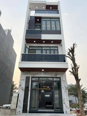 cho thuê nhà 1 trệt 2 lầu trang bị đầy đủ nội thất gần siêu thị aeon thuận an - kcn vsip