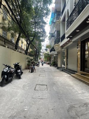 12.88 tỷ, 67m2*3 tầng, mặt ngõ kinh doanh, ô tô vào nhà, ngõ 621 phố minh khai, 