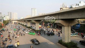 vị trí kim cương! bán nhà mp cầu giấy 90 m2 x 4 t x giá nhỉnh 40 tỷ. lô góc, kd đỉnh 