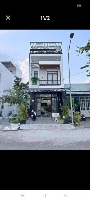 nhà 2 tầng đẹp lung linh ở ngay gần phạm văn đồng 60m2 chỉ 4,95tỷ. chủ tặng kèm full nội thất.