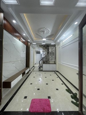 nhà đẹp diện tích rộng 39m2 4,15 tỷ xây 5 tầng ô tô đỗ gần cách đường 6 500m