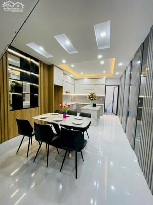 Bán gấp nhà HXH 575 đường CMT8 p.15 quận 10, DT 5.3m x 11 trệt 2 lầu, giá 11.8 tỷ