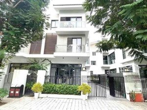 cần cho thuê biệt thự dương nội hoàn thiện full nội thất. không giới hạn mục đích thuê 
