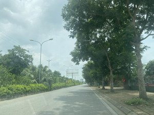 cho thuê 1000m2 đất bãi mặt đường lớn tại làng nghề kiêu kỵ gia lâm hn, giá 10.5tr/th lh 