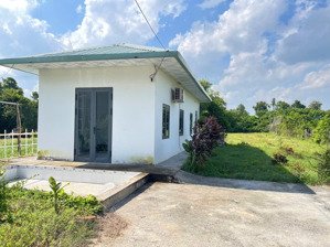 cần bán khẩn cấp, nhà sân vườn đẹp lung linh! chỉ 2tỷ700 - chủ vẫn bán phân nửa . đất full thổ cư