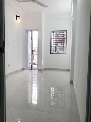 nhà đường trần bình trọng, 1 trệt 2 lầu, hẻm thông 4m, khu an ninh