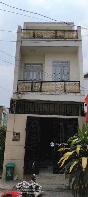 nhà trệt hai lầu bình chiểu hxh ngay gần cầu vượt gò dưa. cách cầu bình triệu chỉ 15p chạy xe