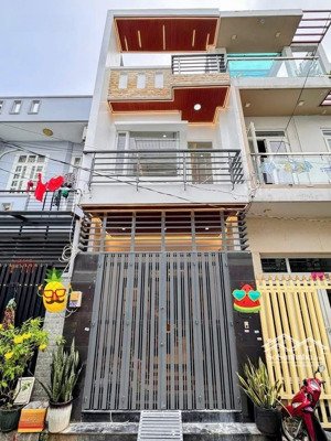 chính chủ xoay vốn bán gấp nhà quận 10 cách đường nguyễn tri phương 20m giá 2tỷ650 sổ hồng riêng