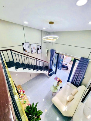 2.75 tỷ nhà 2pn hẻm xe hơi vf3 thẳng 1 trục - ngang 4m, sổ riêng hoàn công.