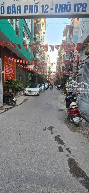 bán toà văn phòng phố lạc long quân: 150 tỷ, 300m2 mặt tiền 15m; sổ sẵn, giao dịch ngay.