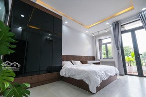 chính chủ cho thuê chdv 60m2 mt hai bà trưng, quận 1, view công viên lê văn tám, giá 12.5 triệu/th