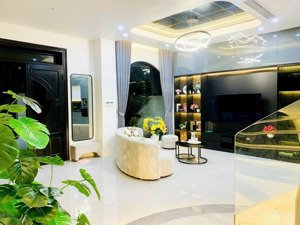 biệt thự 150m2 tại vinhomes gia lâm, full đồ, có thang máy, 33tr/tháng, vài bước chân tới hồ 24,5ha