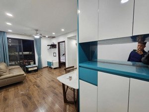 bán 2 ngủ - 1wc, dt : 58.6m2, view hỗ, nhà sẵn ở , full đồ, đẹp. giá: 4.0.2tỷ, sổ đỏ cầm tay