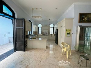 biệt thự cao cấp phường thảo điền, kế gần xuân thủy. dt(20x25m). cn: 495m2. 3 tầng. sân vườn. 88 tỷ