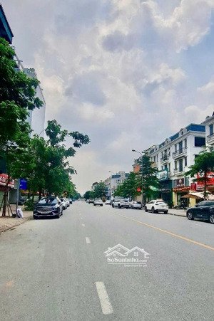 chỉ 13 tỷ sở hữu 95m2 đất vàng trung tâm trâu quỳ ngõ ô tô sổ vuông đẹp lh: 