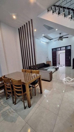 dân tự xây - mặt tiền rộng - 6 ngủ - trang bị full điều hòa các phòng - sau nhà view vườn nhật