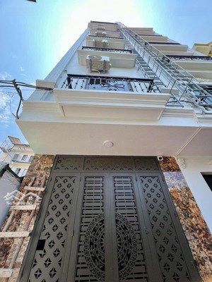 cần bán gấp nhà gần đường trung kính yên hoà cầu giấy. dt 31m2x5tầng khu ở vip. ngõ thẳng 3 gác đỗ.
