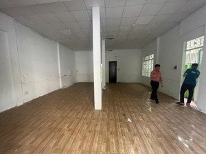 nhà mặt tiền kinh doanh ngang hơn 8m ngay trung tâm tp - phù hợp cho mô hình nhà hàng, siêu thị,