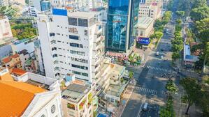 Tòa nhà văn phòng Quận 3, 13 tầng, có hợp đồng thuê dài hạn, đối diện công viên Tao Đàn